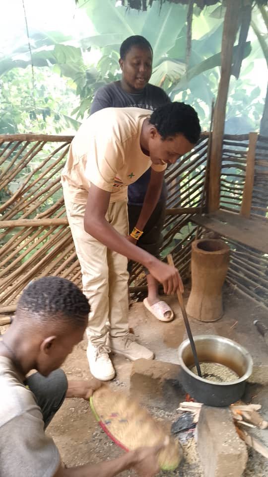 Safari en época de cría, tribu chaga haciendo cafe