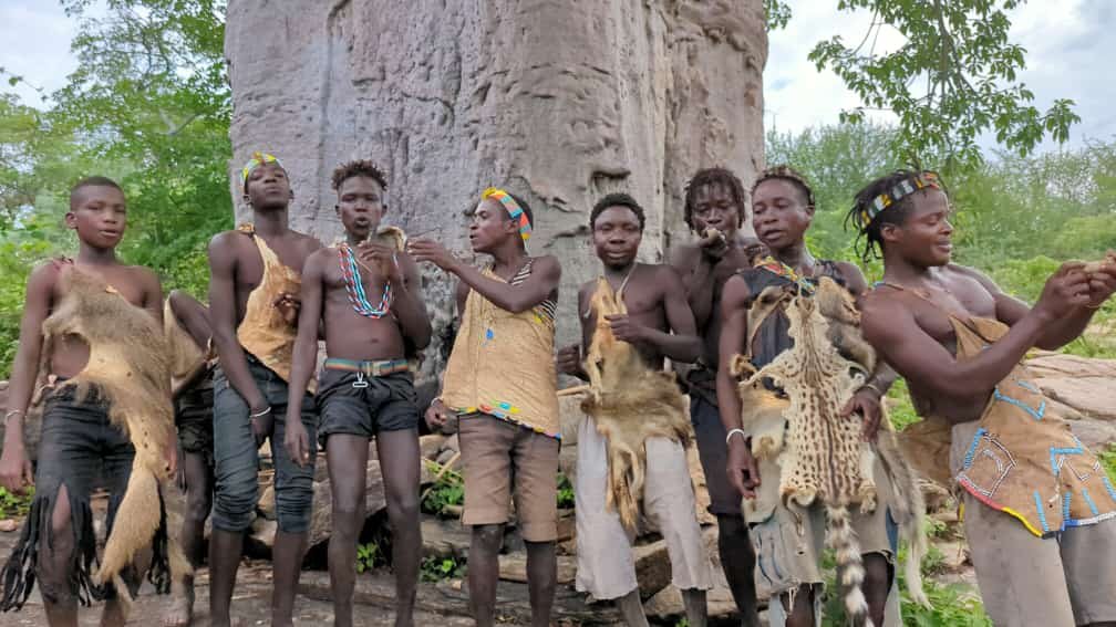 Safari "La Gran Migración" grupo de Hadzabes