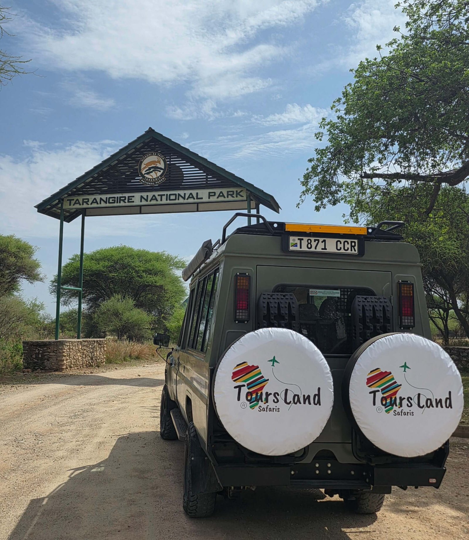Entrada al Parque Nacional de Tarangire con 4×4 de safari de Tours Land Safaris